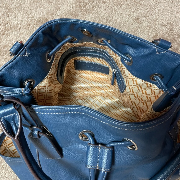 TIGNANELLO LARGE BLUE TASSEL PURSE. - Picture 6 of 9